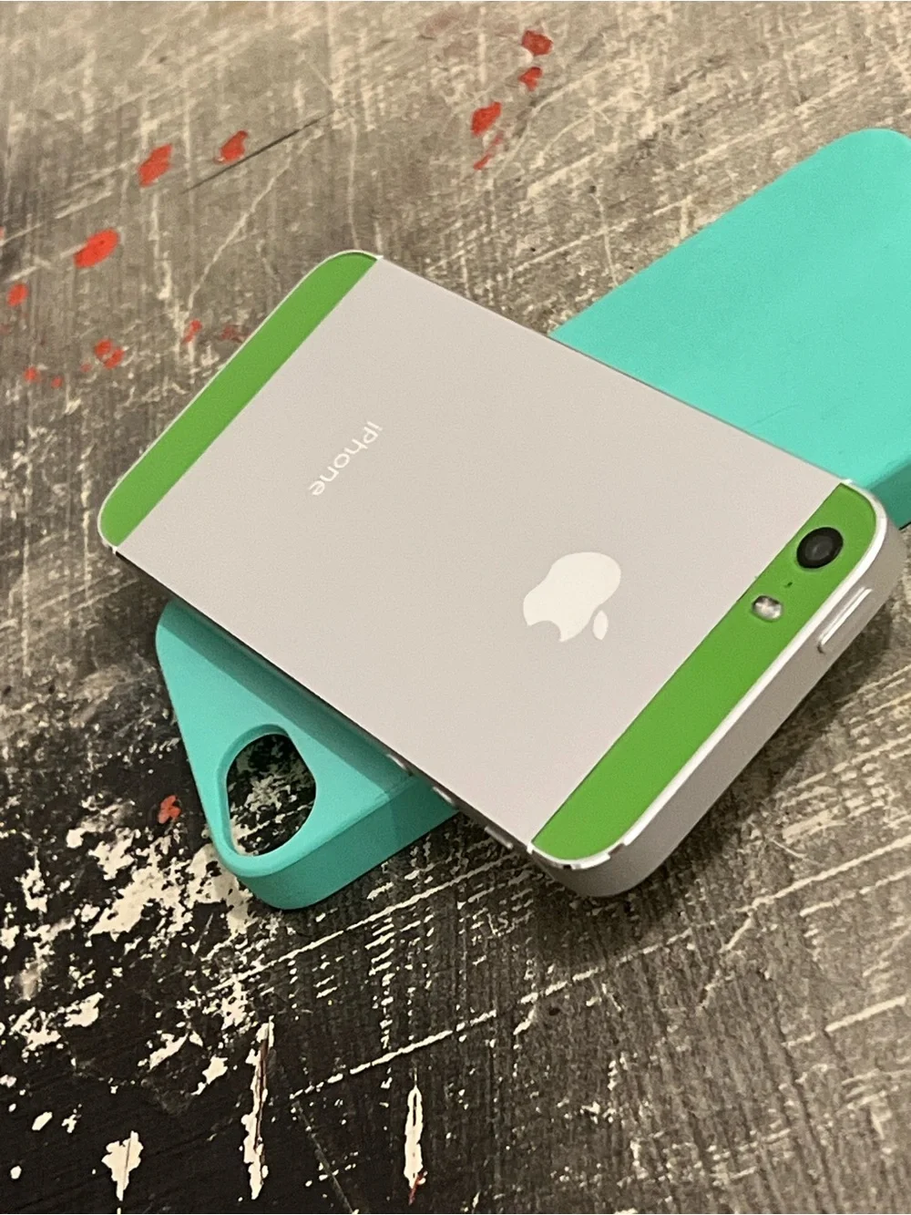 iPhone 5SE 32gb Factory Unlocked Custom Orange Mint Condition